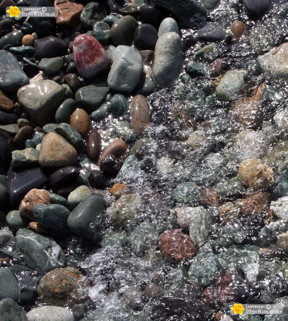 Cemlyn Bay picture