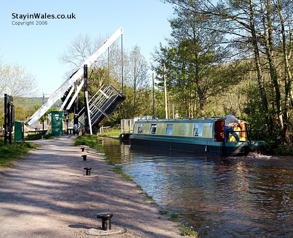 Lifting bridge Talybont-on-Usk