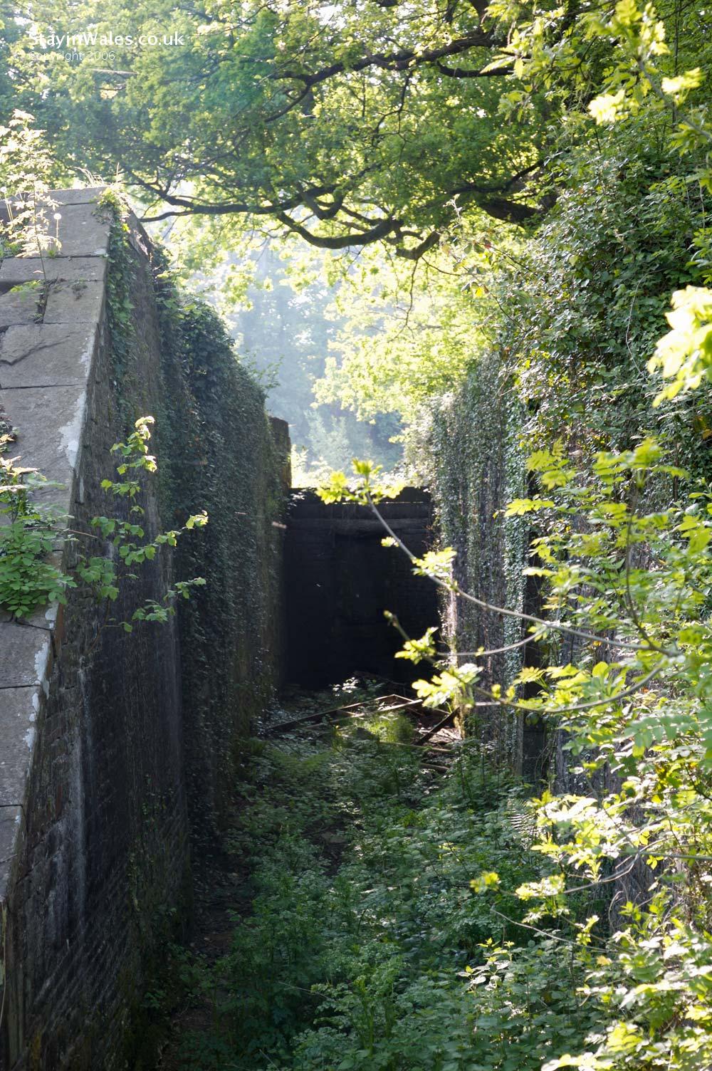 14 locks Rogerstone