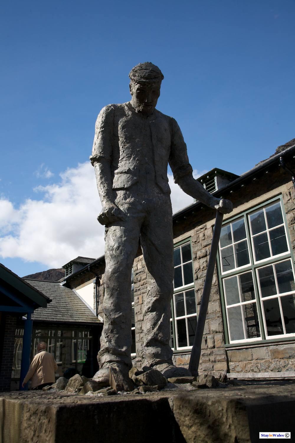 Statue of a Navvy who worked on the Elan Valley dams