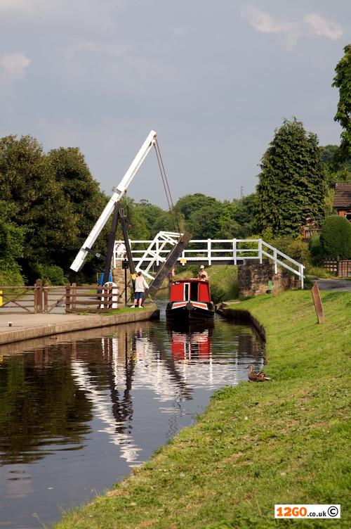 Narrowboat at Froncysyllte