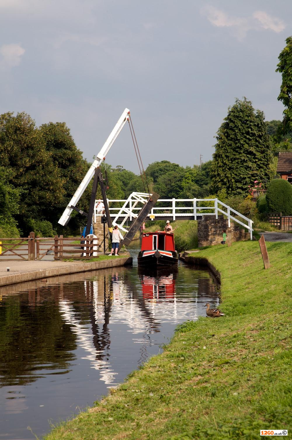 Narrowboat at Froncysyllte