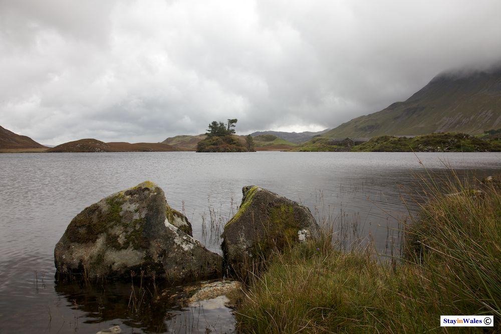 Cregennan Lake in autumn