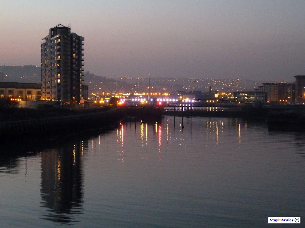 Swanse Harbour at dusk