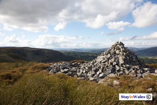 Cairn above Eglwys Faen