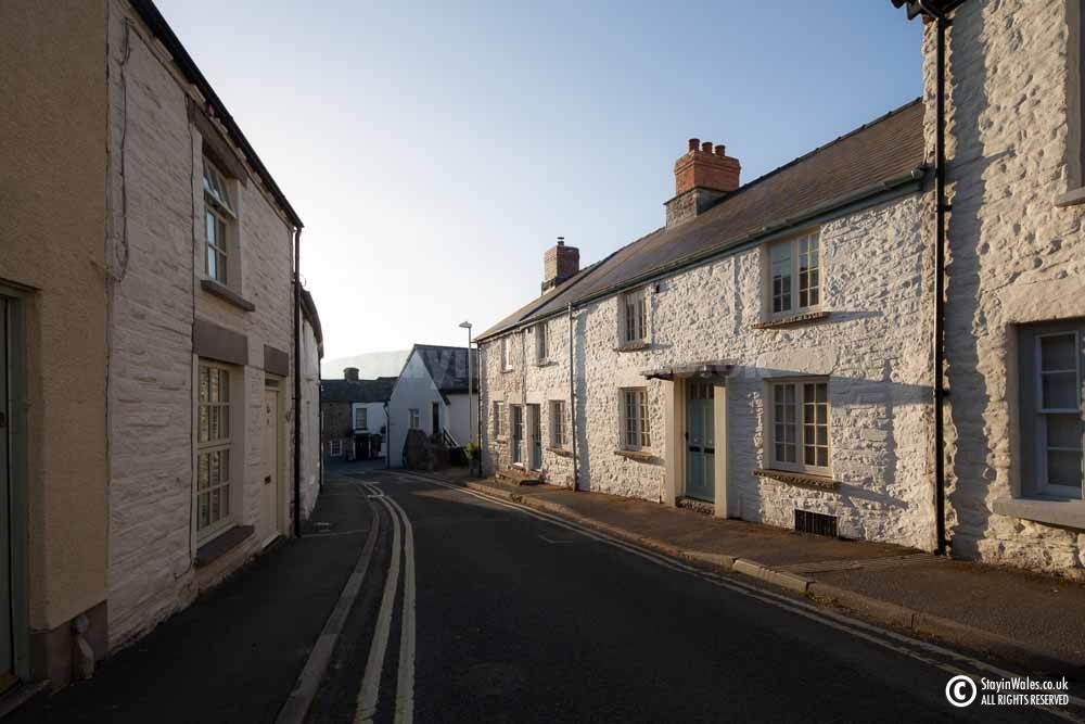 Bear Street, Hay