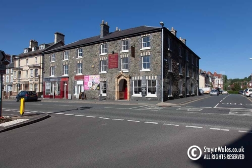 The Hampton, Llandod