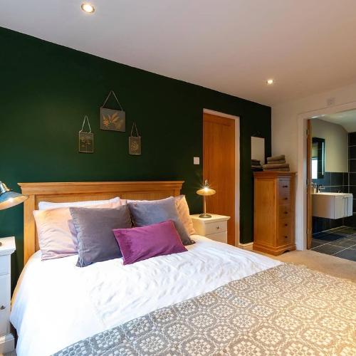 Ground floor bedroom with en-suite