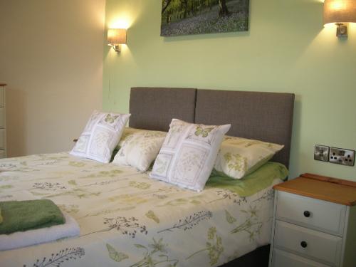 Second bedroom has King sized zip and link bed/