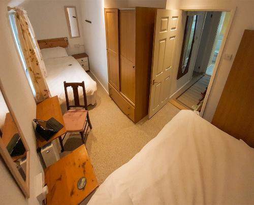 Twin bedroom