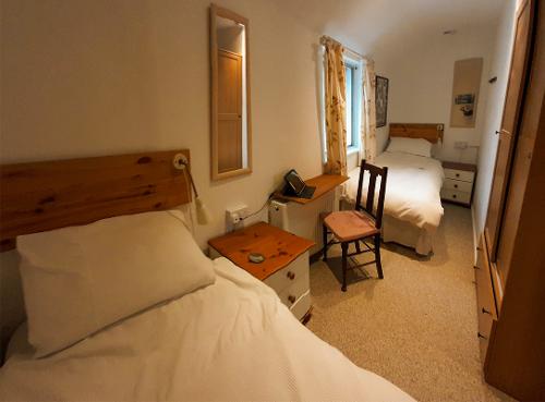 Twin bedroom