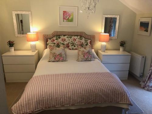 Master Bedroom (5ft King Size Bed)