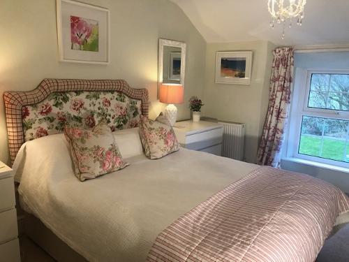 Master Bedroom (5ft King Size Bed)