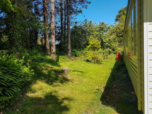 Grassed area to rear of caravan