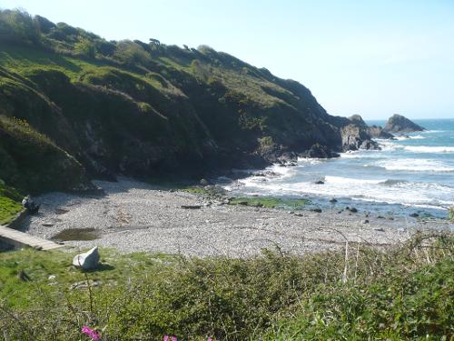 Pwgwaellod beach Dinas