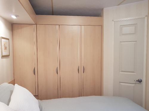 Door into ensuite