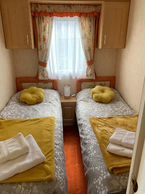Twin bedroom
