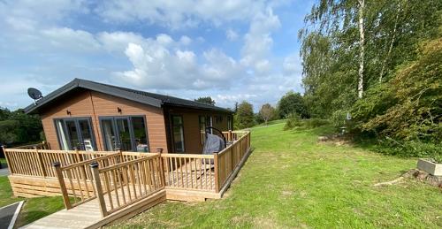 Front of lodge with outdoor living area