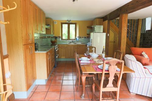 Dining/kitchen
