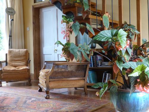 Entrance hall lounge area