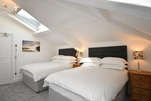 Twin bedroom