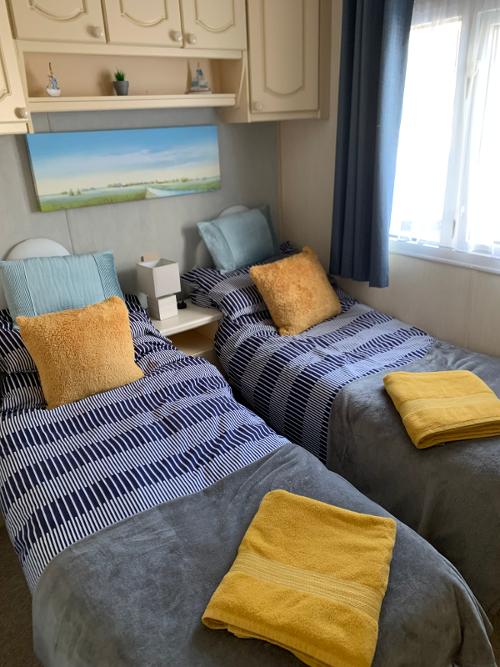 Twin bedroom
