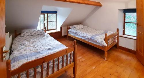 Twin bedroom