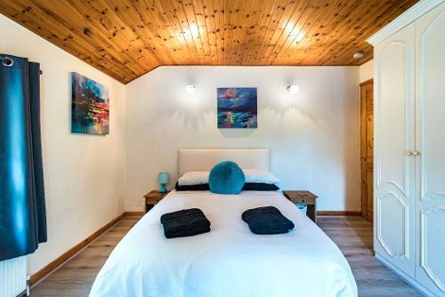 Bedroom with Cot
