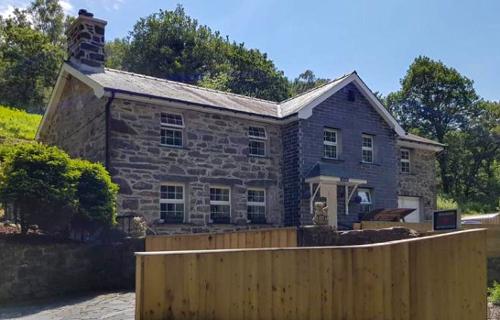 Penrhiw Hilltop Cottage
