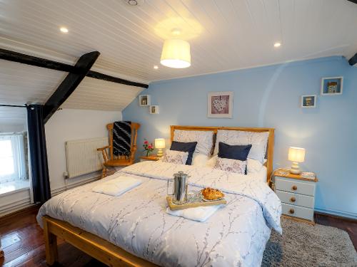 King Size bed with en-suite