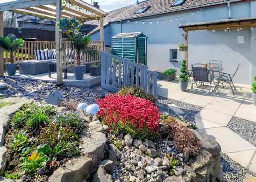 Garden and outside Eating area