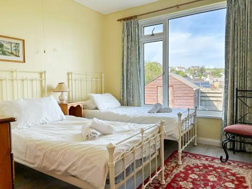 Twin bedroom