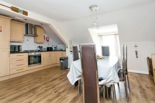 Kitchen dining area