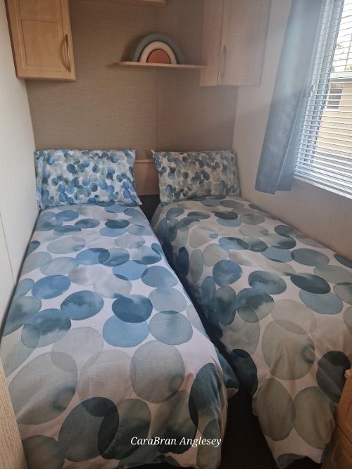 One of the two twin bedrooms
