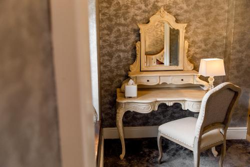 Bedroom detail
