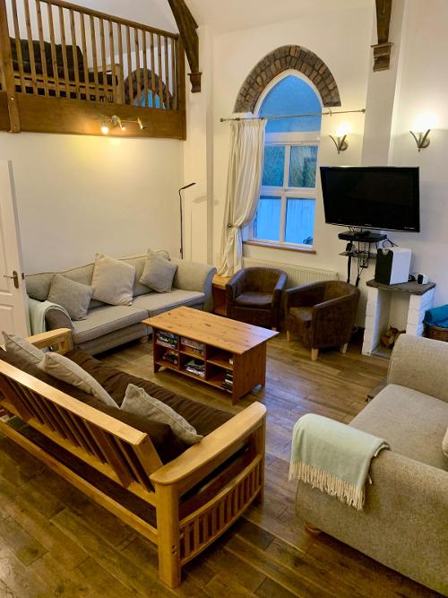Lounge & TV Area