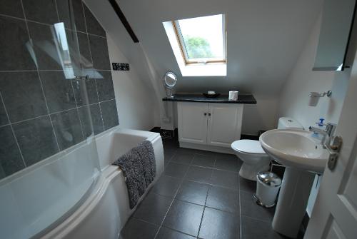 Family Bathroom 1st Floor