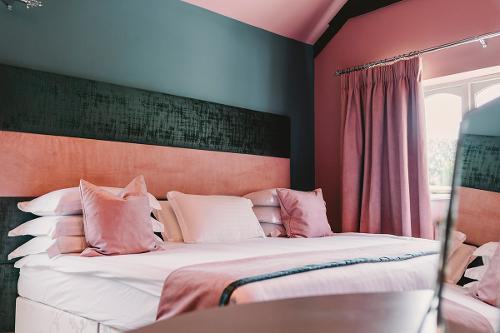 Bedroom detail
