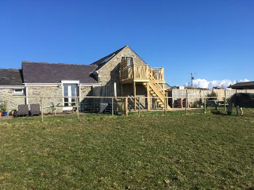 Ysgubor hen and Hen Llety