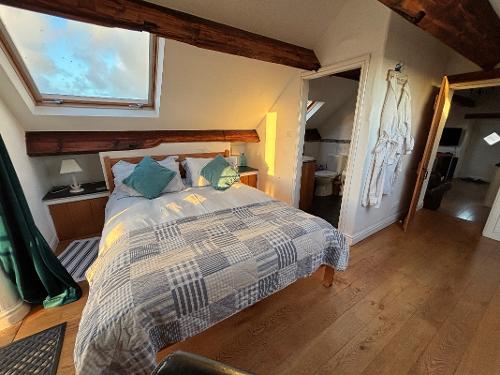 King size bedroom