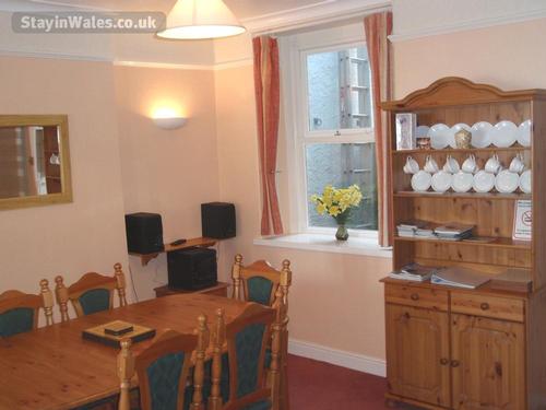 Spacious dining room which seat 6 persons comfortably