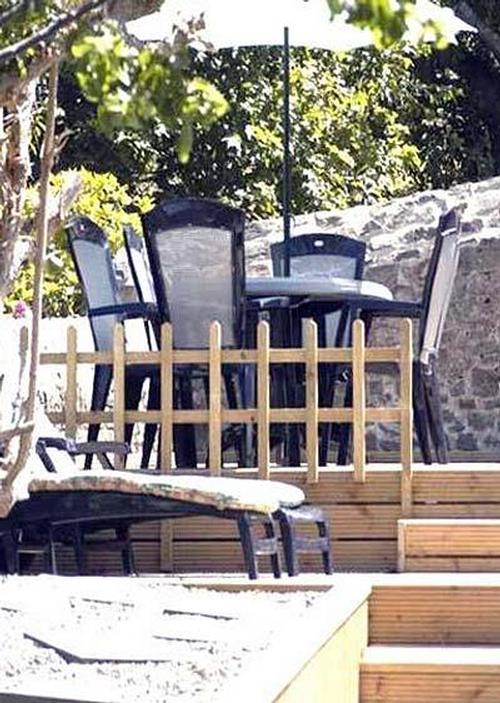 Relax and enjoy a barbecue on the terrace.