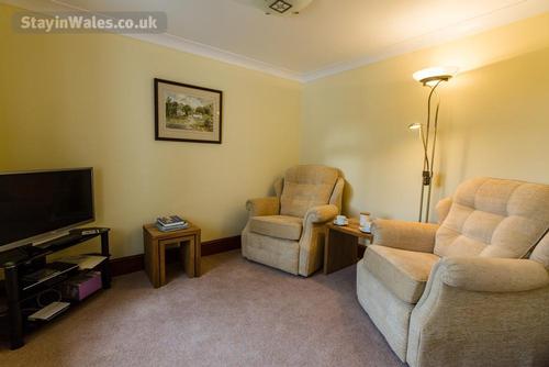 Carn Menyn Lounge