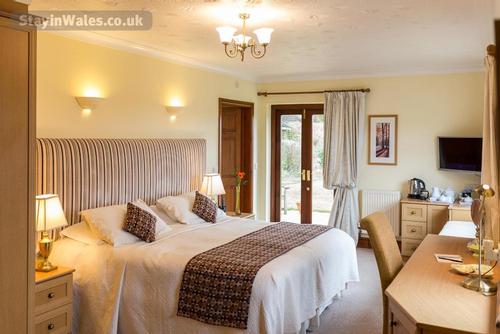 Carn Menyn Suite