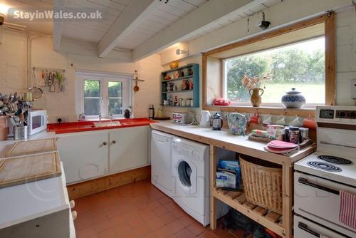 The well equipped kitchen