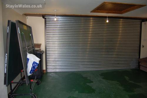 Large Secure Garage for Vehicles / Bikes