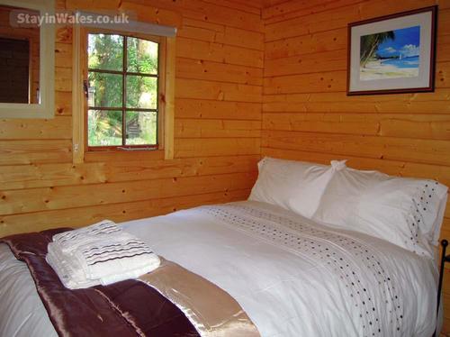 Bedroom - Maple Lodge