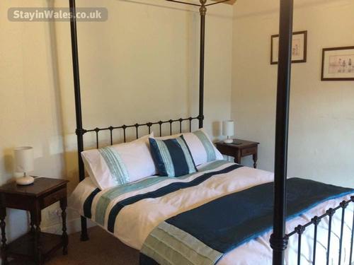 Master bedroom - Aran Cottage