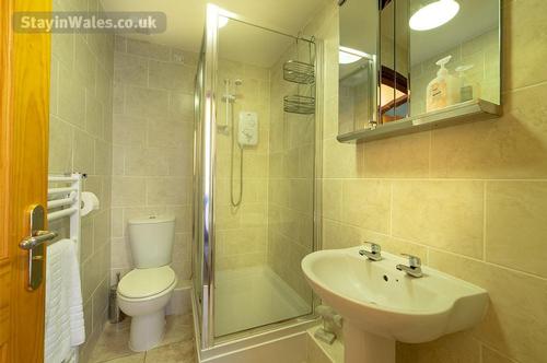 Yew Cottage - bathroom