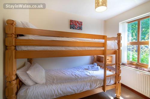 Yew Cottage - bedroom 2